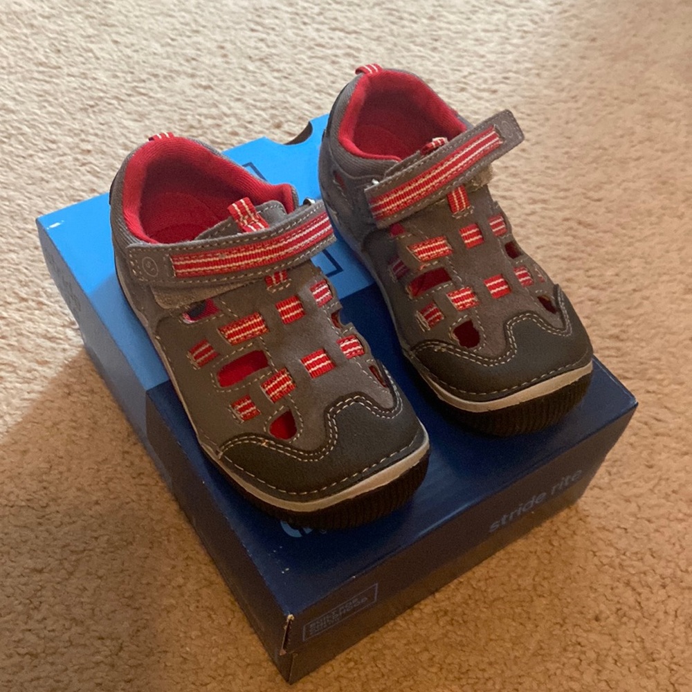 Stride Rite size 8M boys shoes